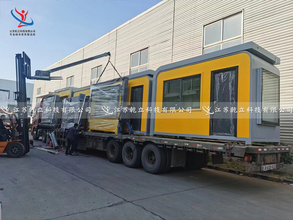 大連公交候車亭第五、六車發(fā)貨