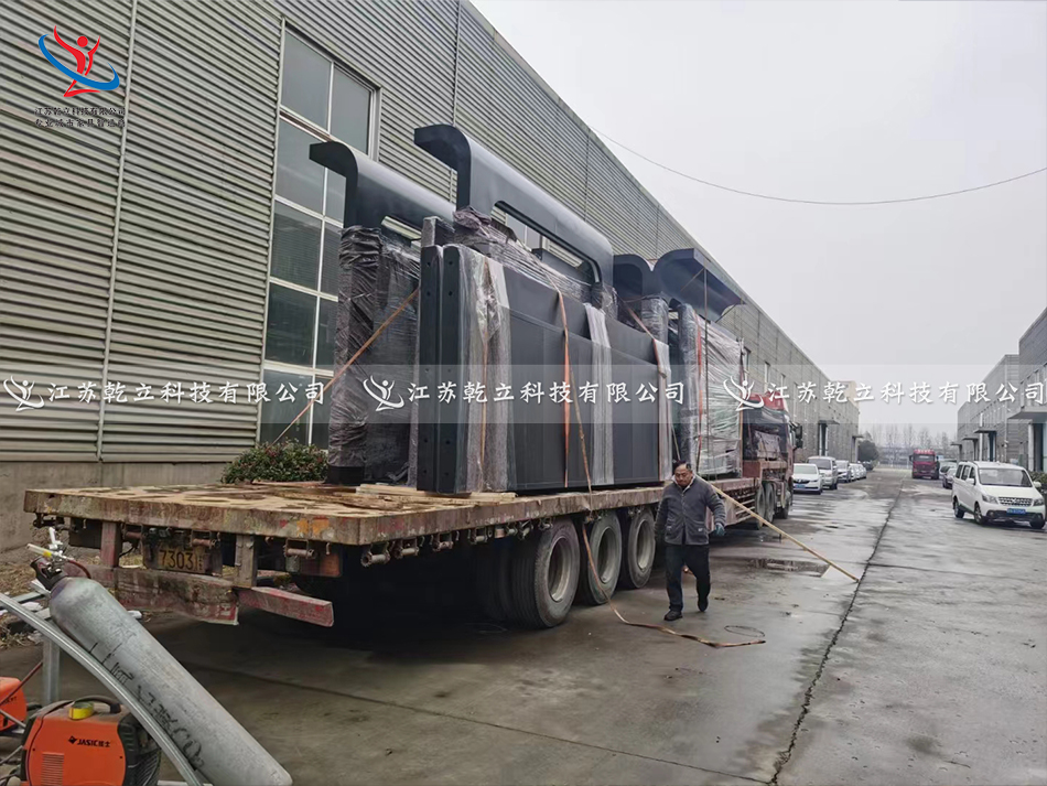 大連公交候車亭第七、八車發(fā)貨