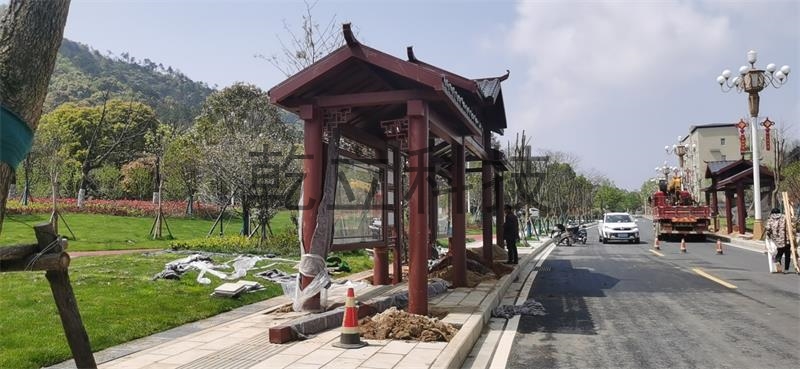 江西仿古候車亭安裝實(shí)景圖