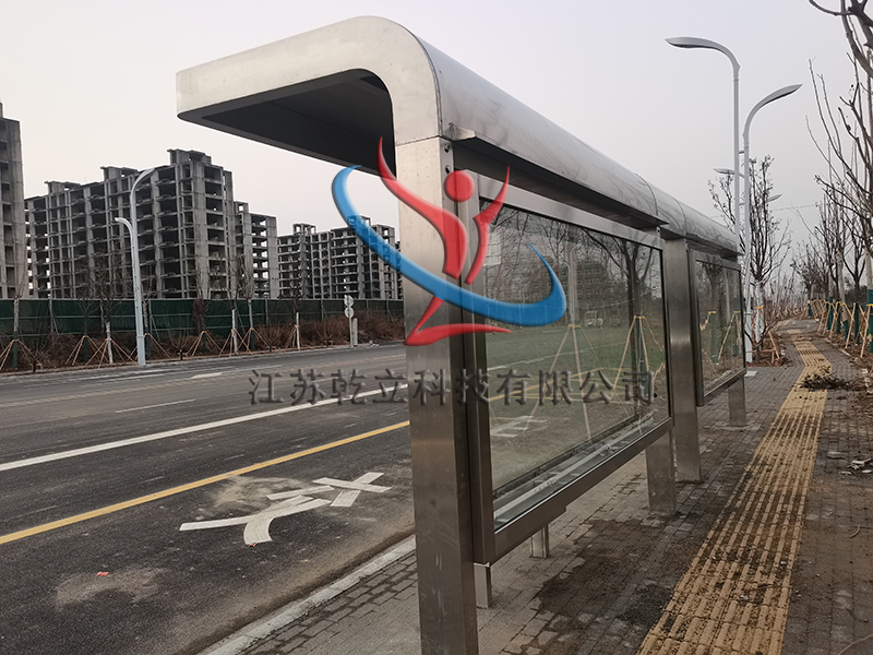 新一批不銹鋼候車亭亮相駐馬店，為市民出行提供便捷
